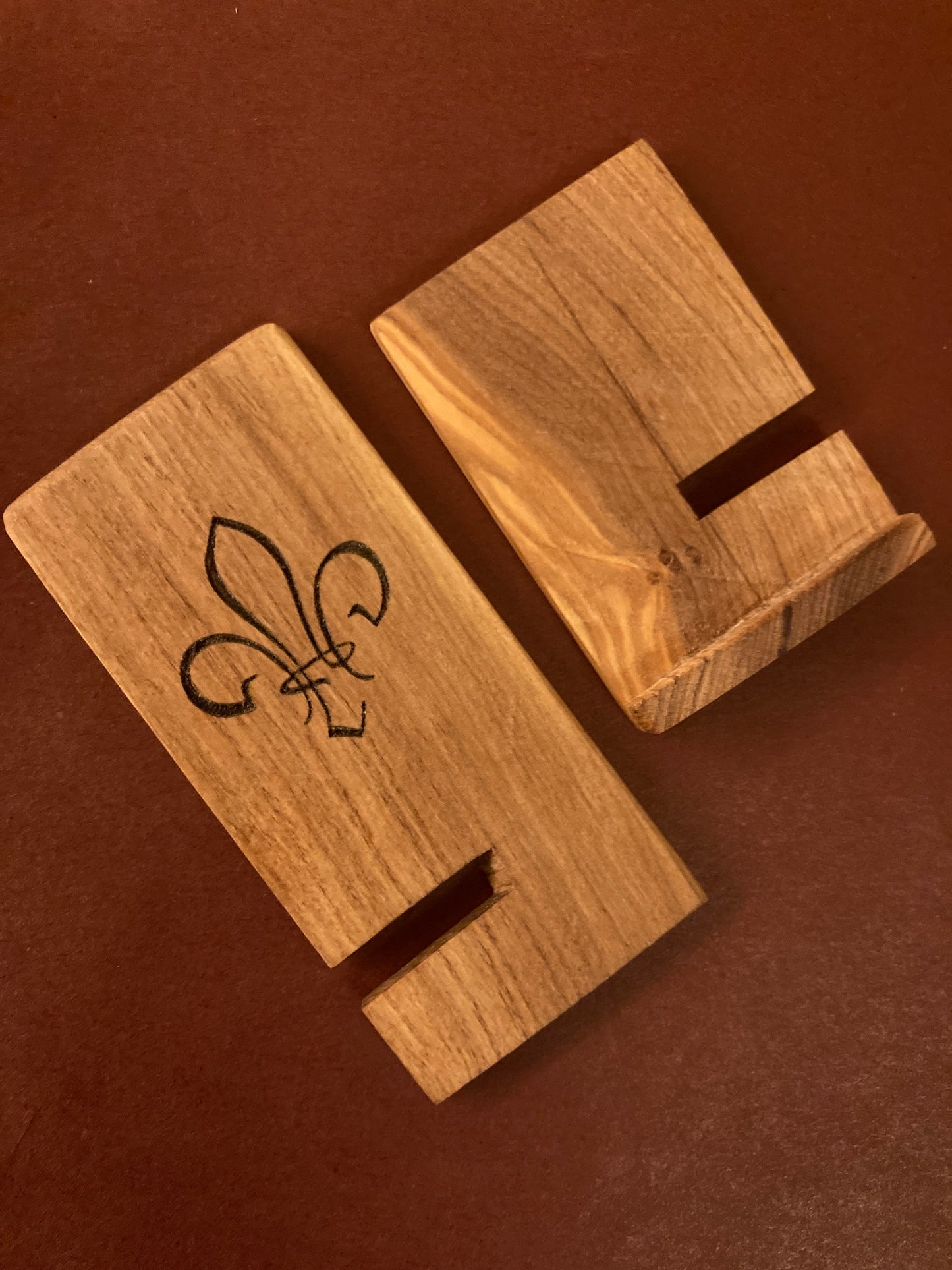 Porta cellulare in legno d’ulivo