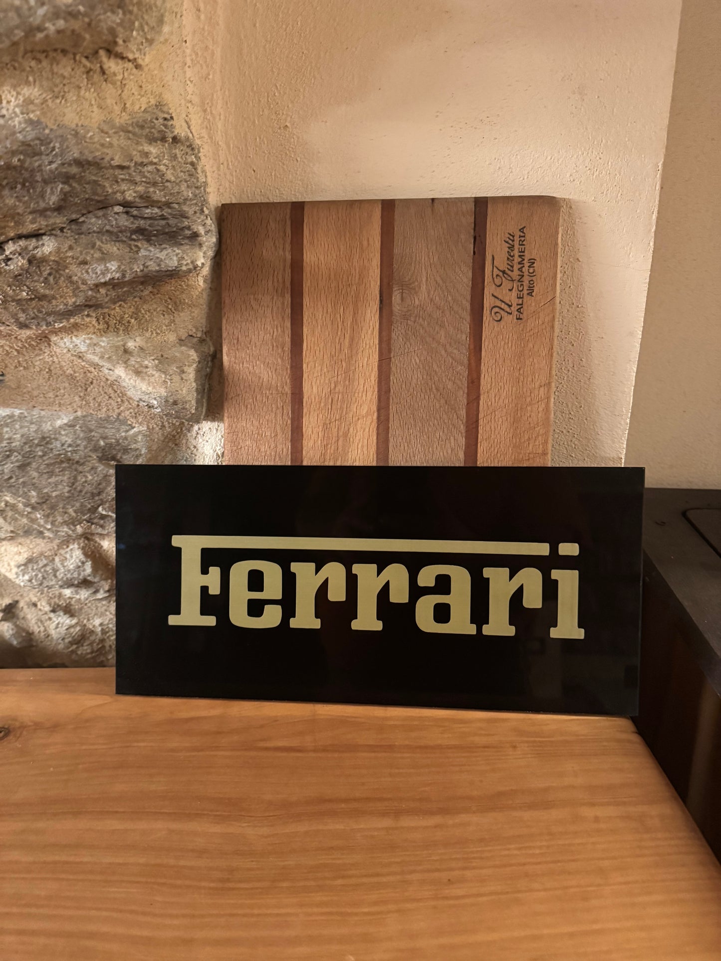 ✨ Targa in Vetro Nero "Ferrari" - Eleganza e Stile per ogni Ambiente ✨