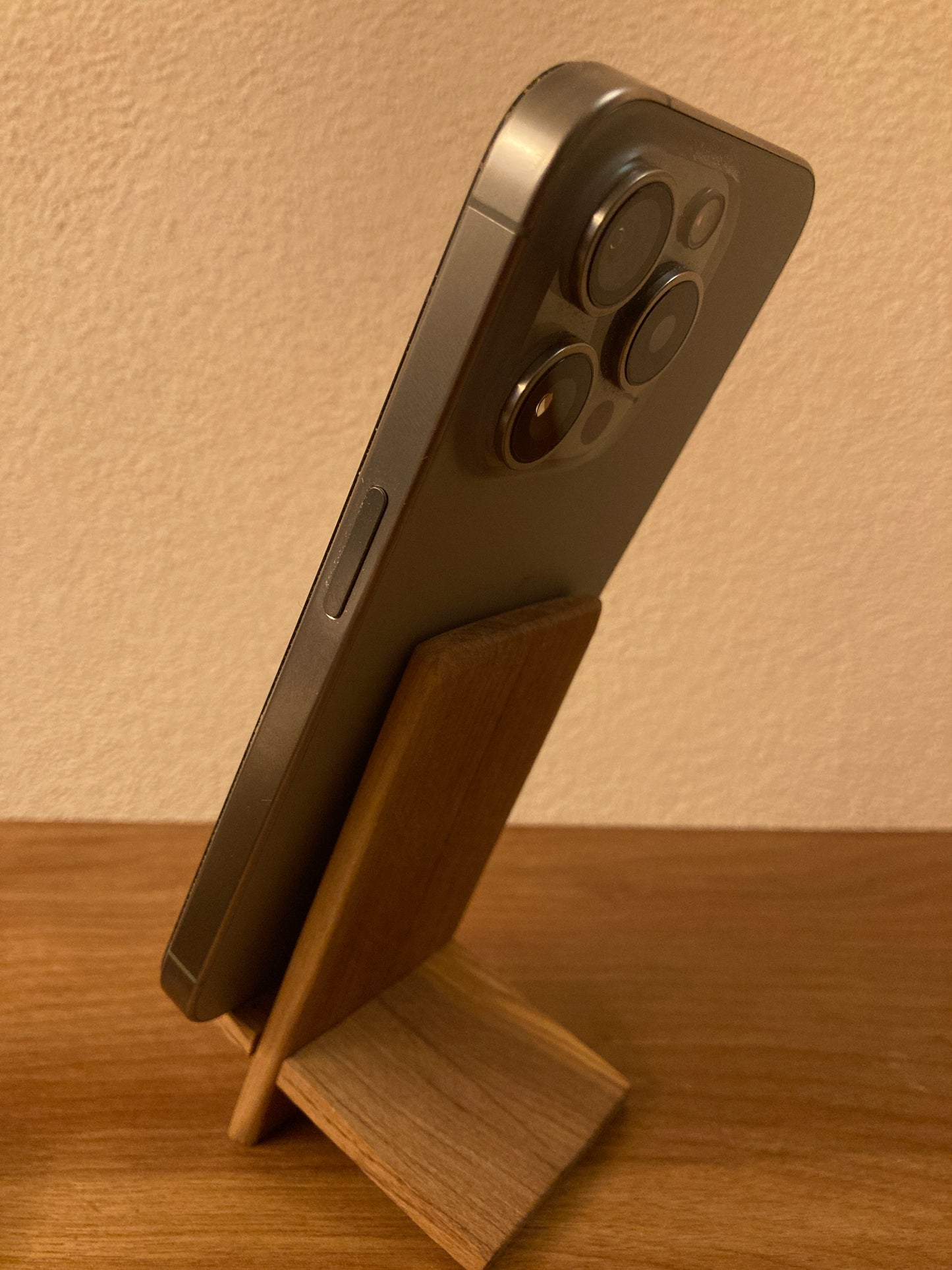 Porta cellulare in legno d’ulivo