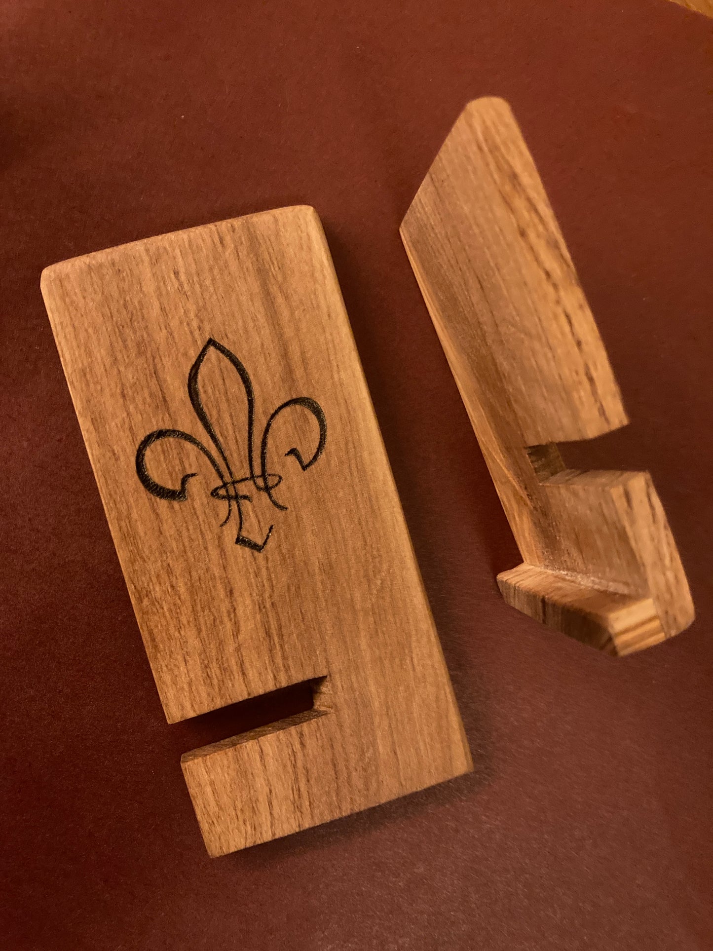 Porta cellulare in legno d’ulivo